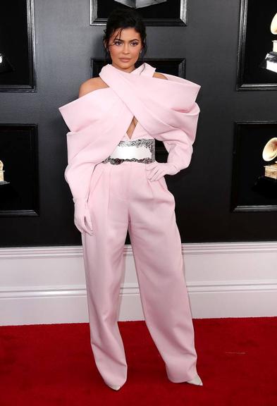 Relembre os looks mais polêmicos do Grammy Awards!