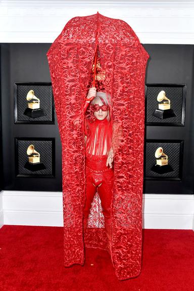 Grammy Awards 2020: Cantor Ricky Rebel ousa no look e faz protesto pró-Trump