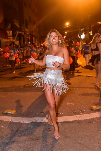 A ex-BBB caiu no samba na agremiação onde será musa no Carnaval 2020