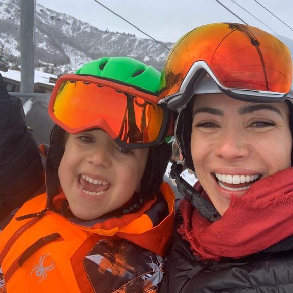 Patricia Abravanel com a família na neve