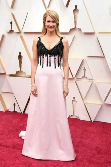 Confira os looks dos famosos no tapete vermelho do Oscar