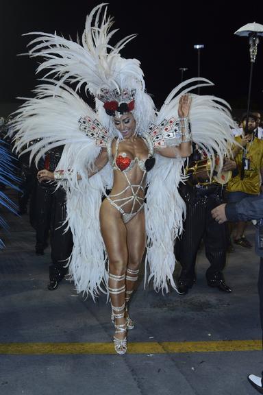 Relembre os looks do carnaval usados por Sabrina Sato