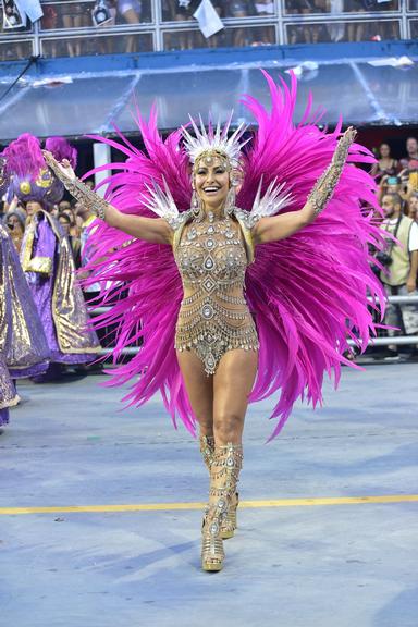 Relembre os looks do carnaval usados por Sabrina Sato