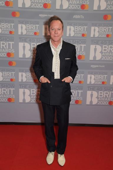 Confira os looks das celebridades no tapete vermelho do BRIT Awards