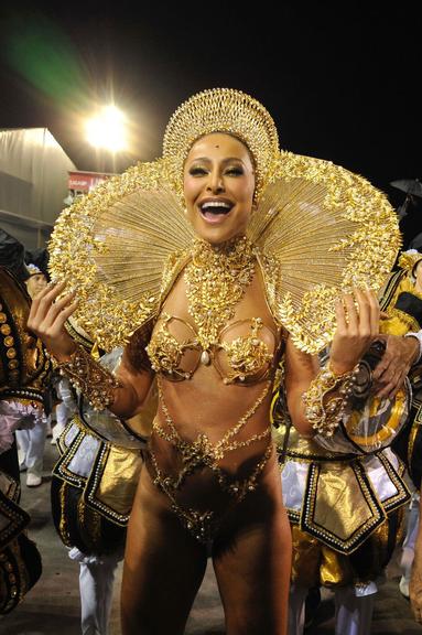 Sabrina Sato escolheu um look ousado e com muito significado para o desfile da Gaviões da Fiel 