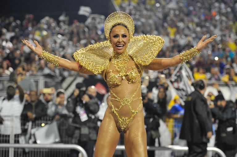 Sabrina Sato escolheu um look ousado e com muito significado para o desfile da Gaviões da Fiel 