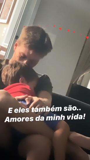 Michel Teló passa a quarentena ao lado da família e protagoniza momento de amor com os filhos