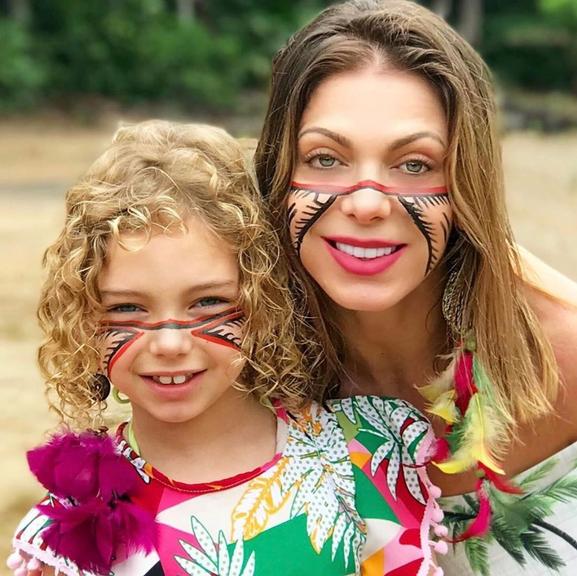 Sheila Mello comemora aniversário de 7 anos da filha