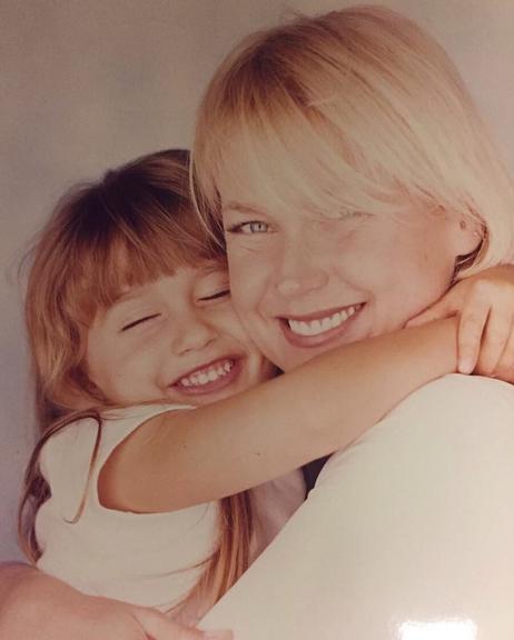 Sasha emociona com linda homenagem no aniversário da mãe