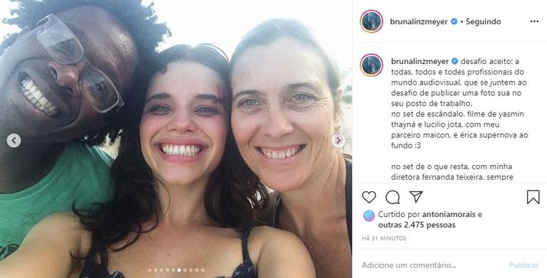 Bruna Linzmeyer reúne cliques em sets de filmagem e encanta