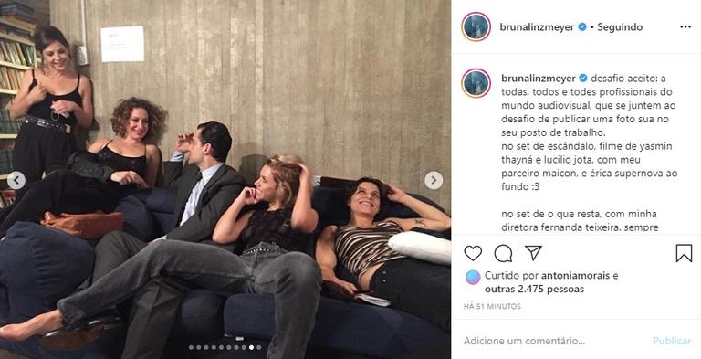 Bruna Linzmeyer reúne cliques em sets de filmagem e encanta