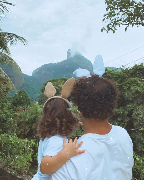 José Loreto celebra Páscoa com a filha