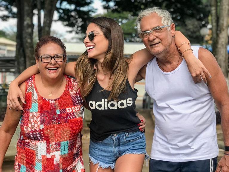 Mari Gonzalez em registros com a família