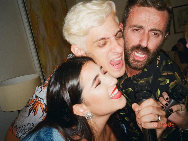 Bruna Marquezine relembra encontros com os amigos