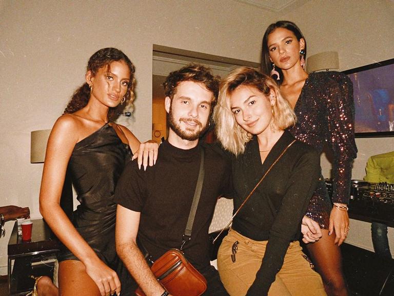 Bruna Marquezine relembra encontros com os amigos