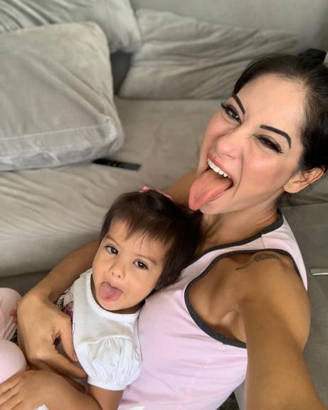 Mayra Cardi se diverte ao lado da filha, Sophia