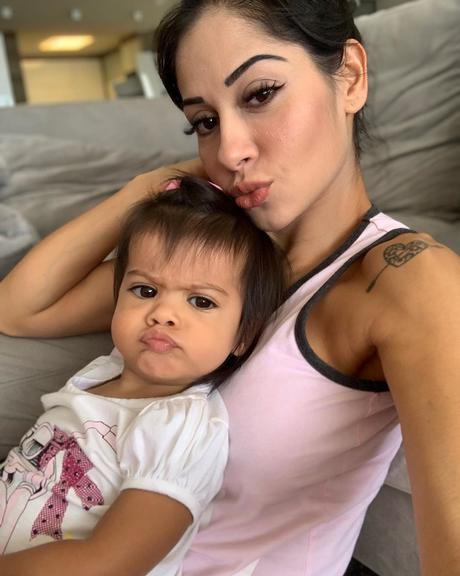 Mayra Cardi se diverte ao lado da filha, Sophia