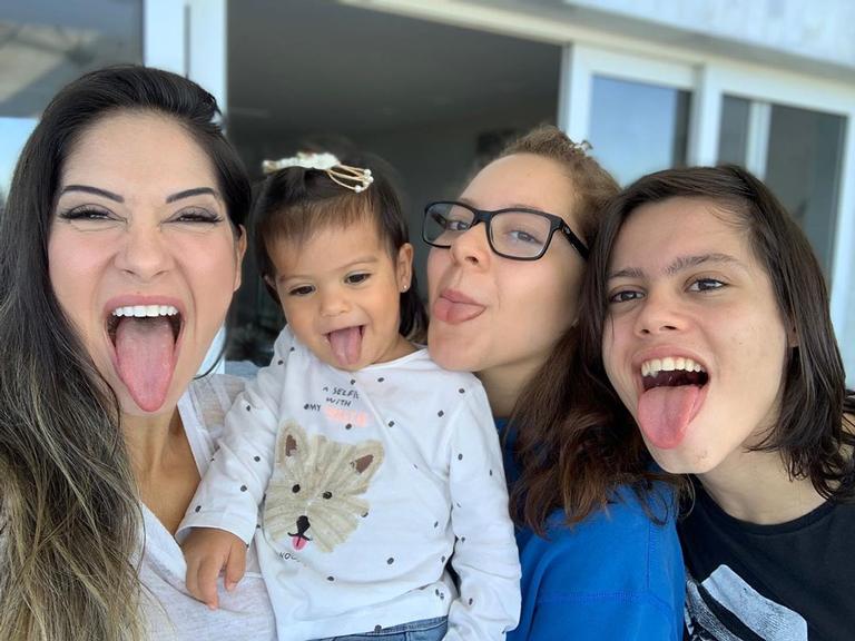 Mayra Cardi celebra Dia das Mães com os filhos