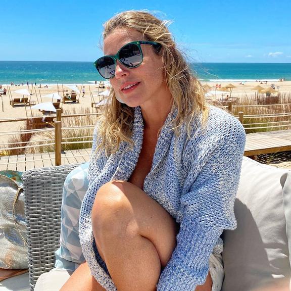 Luana Piovani faz passeio especial na praia com amigos