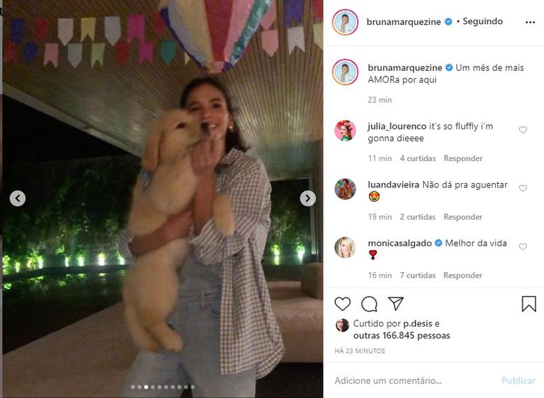 Bruna Marquezine comemora 1 mês ao lado de Amora