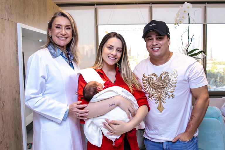 Kauan, dupla com Matheus, leva o filho para primeira consulta médica