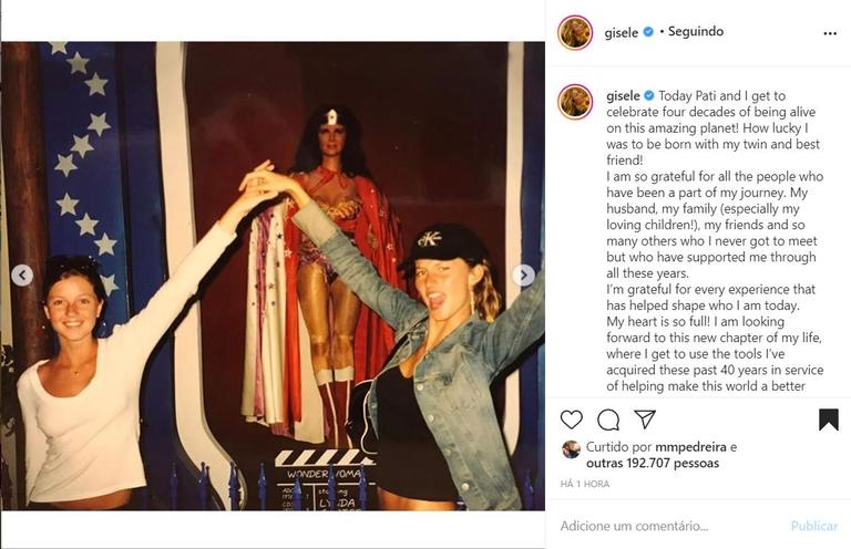 Gisele Bündchen celebra aniversário com irmã gêmea