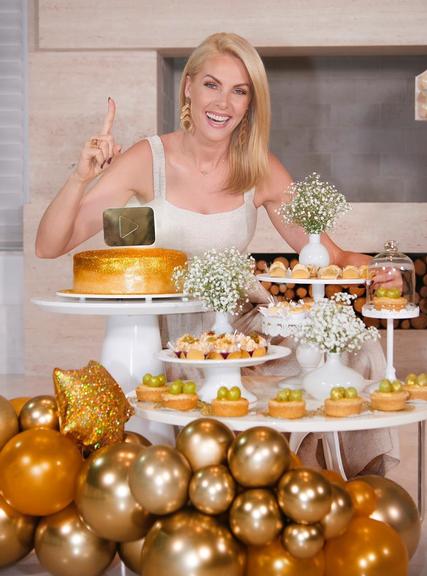 Ana Hickmann bate 1 milhão de inscritos no YouTube