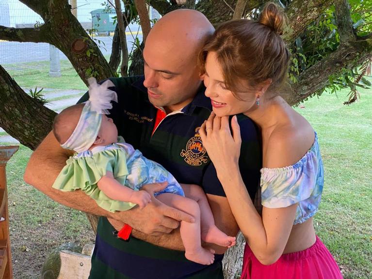 Júlia Pereira celebra segundo mês de vida da filha: ''Muito aprendizado''