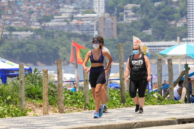 Patrícia Poeta é flagrada se exercitando no Rio de Janeiro