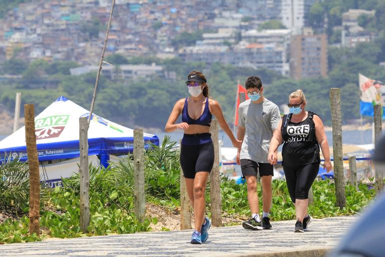 Patrícia Poeta é flagrada se exercitando no Rio de Janeiro