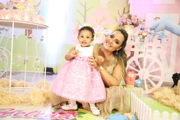 Péricles e sua esposa celebram primeiro aniversário de Maria Helena com festinha intimista