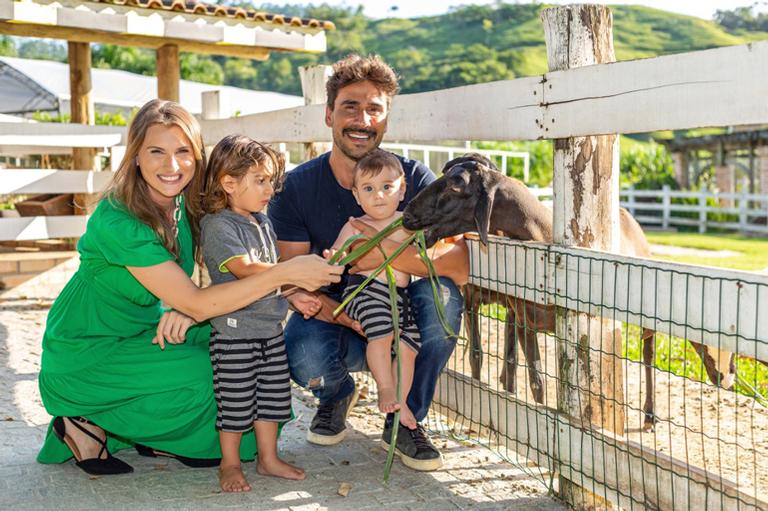 Julio Rocha comemora o aniversário de 2 anos do filho com festa intimista