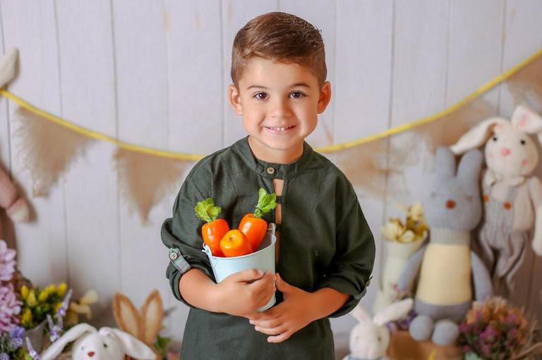 Filhos de Natália Toscano e Zé Neto surgem em ensaio de Páscoa