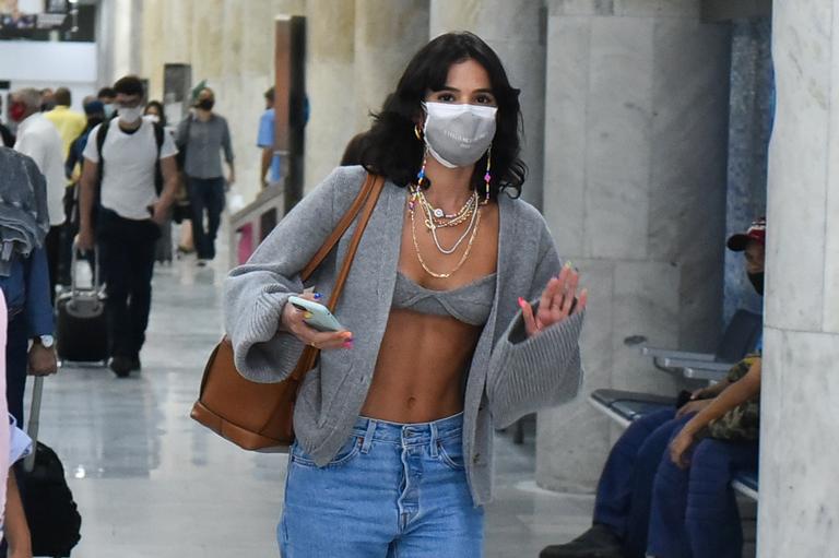 Bruna Marquezine é flagrada com look de R$39 mil