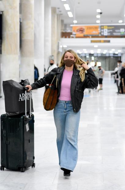 Paolla Oliveira desembarcando no aeroporto Santos Dumont, no Rio de Janeiro