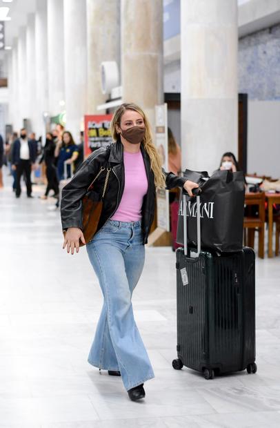 Paolla Oliveira desembarcando no aeroporto Santos Dumont, no Rio de Janeiro