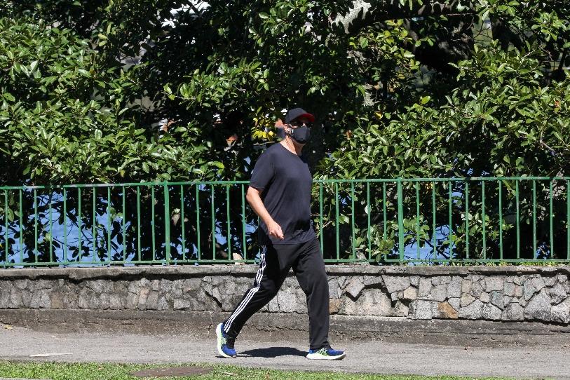 William Bonner faz exercício na Lagoa Rodrigo de Freitas