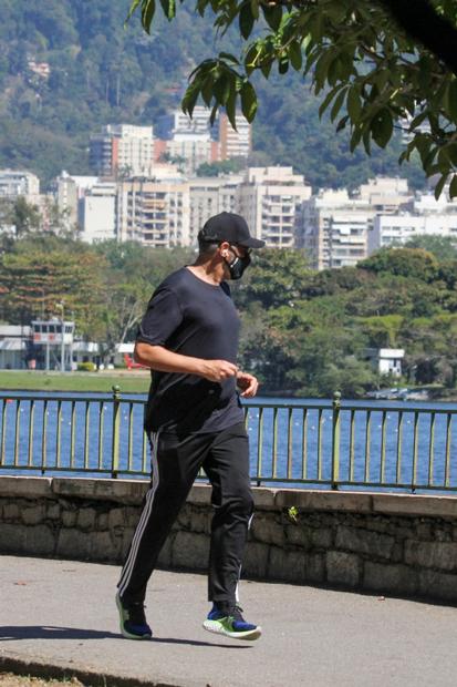 William Bonner faz exercício na Lagoa Rodrigo de Freitas