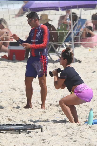 Giovanna Antonelli treinando na praia da Barra da Tijuca, no Rio de Janeiro