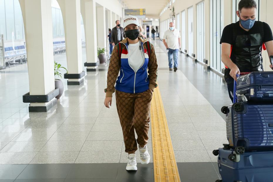 Maraísa desembarcando no aeroporto de Congonhas, em São Paulo