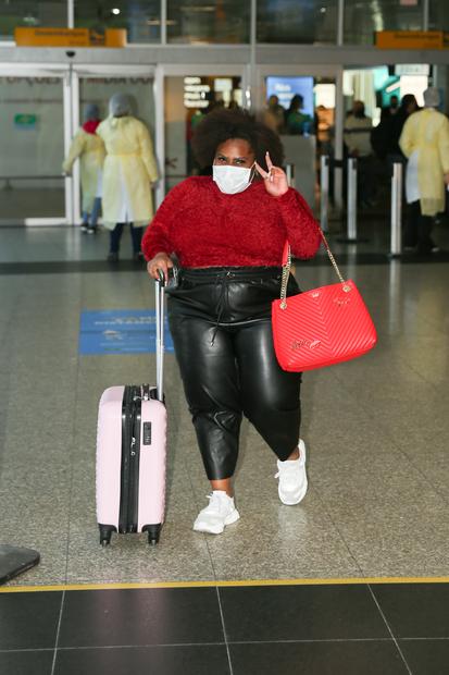 Jojo Todynho surge bem mais magra em aeroporto de São Paulo