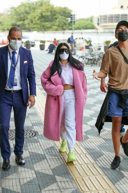 Cheia de estilo, Simaria embarcou no aeroporto de Congonhas, em São Paulo