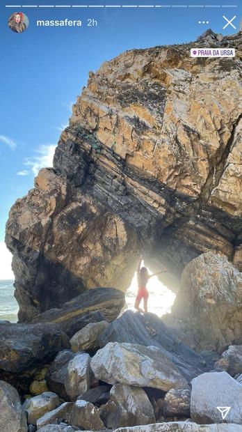 Grazi Massafera na Praia da Ursa, em Portugal