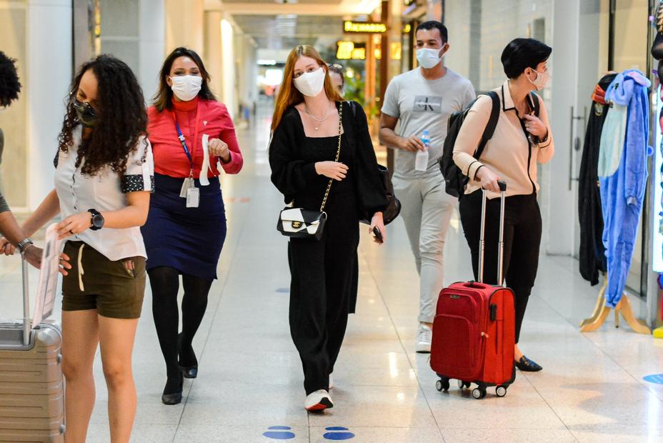 Marina Ruy Barbosa embarcando no Santos Dumont, no Rio de Janeiro