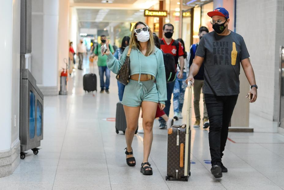 Lexa embarcando no aeroporto Santos Dumont, no Rio de Janeiro