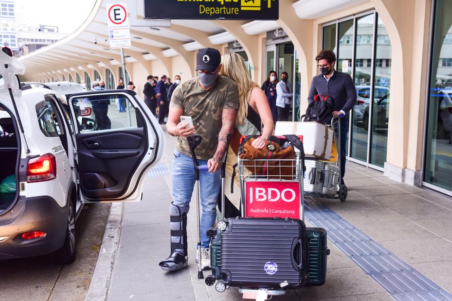 Paolla Oliveira e Diogo Nogueira chegando em São Paulo