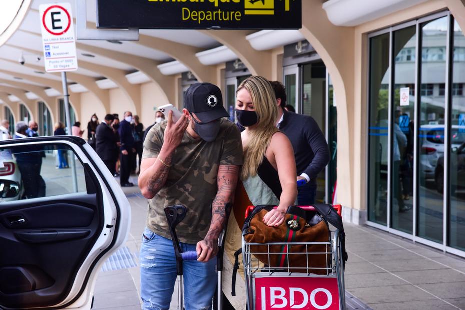 Paolla Oliveira e Diogo Nogueira chegando em São Paulo