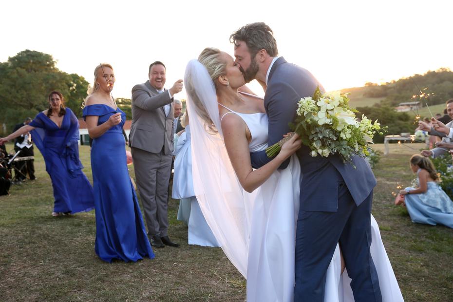 Ana Hickmann celebra o casamento de sua irmã em Itu