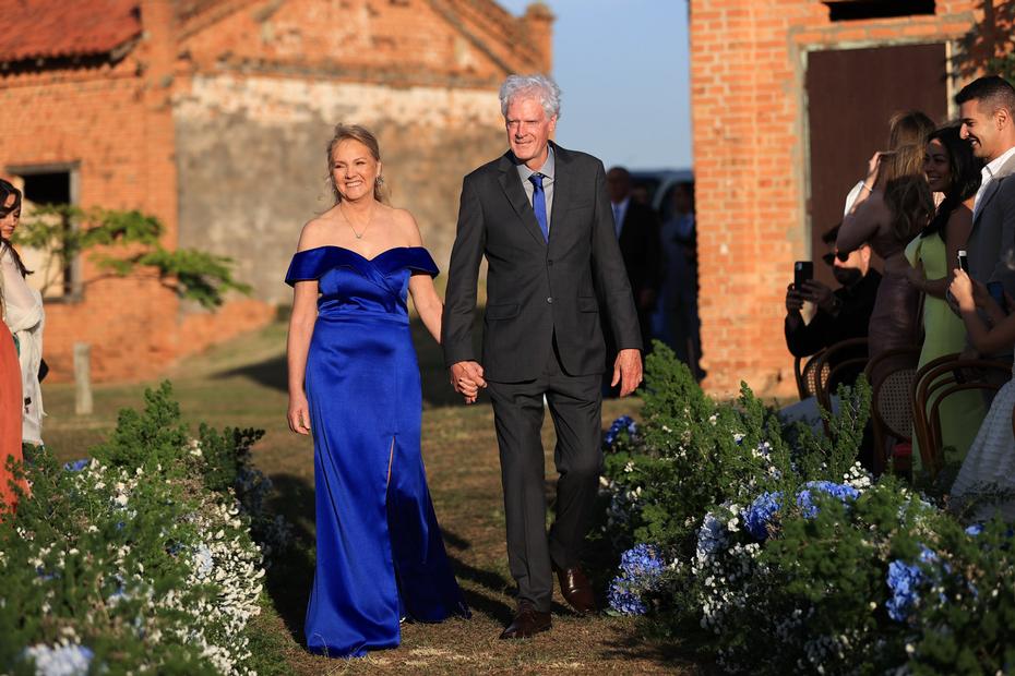 Ana Hickmann celebra o casamento de sua irmã em Itu