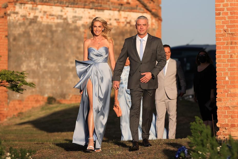 Ana Hickmann celebra o casamento de sua irmã em Itu